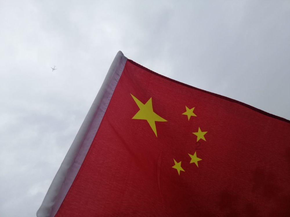连接正负极